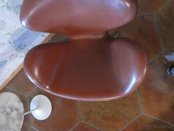 Fritz Hansen Arne Jacobsen Swan Chair křeslo labutí kůže koň - 2