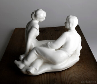 glazovaná keramická socha muže a ženy - 2