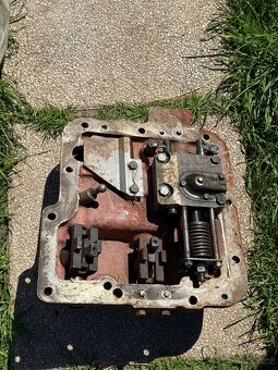 víko na zetor 80 11 nebo 80 45 - 2