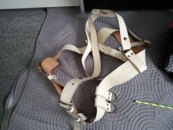 Stará policejní přilba VB, SNB, + Opasek - 2