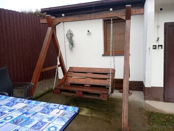 Bytelná zahradní houpačka - 2