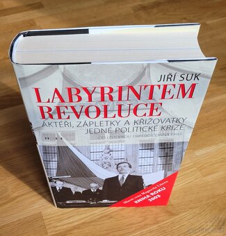 Suk, J.: Labyrintem revoluce, vydal Prostor 2009 - 2