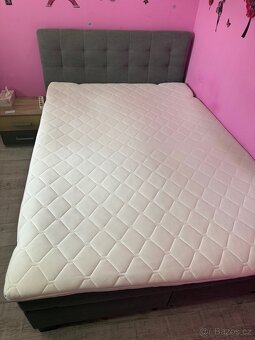 Čalouněná postel - 2