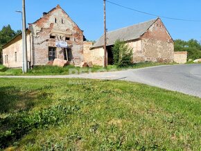 Prodej statku v Kutrovicích, okr. Kladno pozemek 726m, stodo - 2