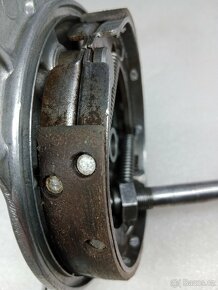 ČZ 125 & 150 C OSA ZADNÍHO KOLA NEODPRUŽENÁ ORIGINÁL - 2