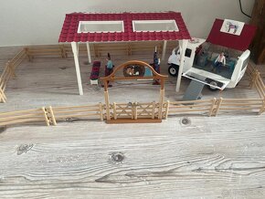 Schleich 72140 Speciální velká sada s mobilní veterinou - 2