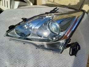 Lexus IS 220d / 250 světlomet halogen - 2