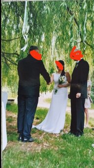 Hedvábné svatební šaty s vlečkou - 2