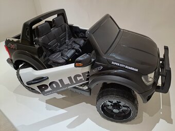 Auto pro 2 děti s novou výkonnější baterii - 2