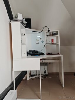 Prodám rohový psací stůl IKEA MICKE – bílý - 2
