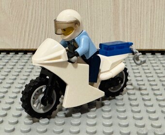 LEGO City 952001 - Policista na motorce - 2