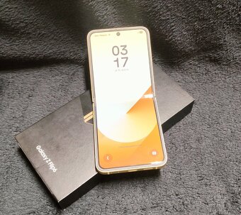 Samsung Galaxy Z Flip 6 5G - 2