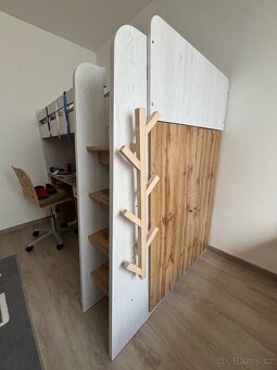 Postel se stolem a skříní, patrová, vyvýšená - 2