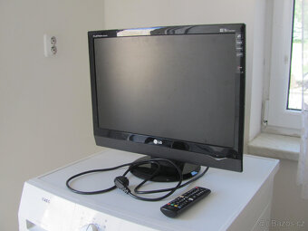 MALÁ LCD TV LG - 22" - 55cm - 2