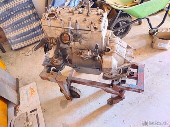 Motor Gaz 69 i s pojízdným montážním stojanem - 2