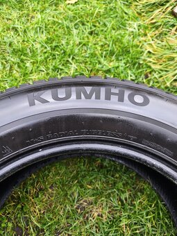2x Kumho Wintercraft 235/65/R18 - 2