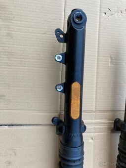 Brixton Cromwell 1200 přední tlumiče KYB - 2