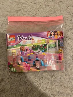 LEGO Friends: Stephanie’s Cool Convertible (3183) - 2