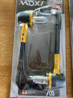 Chrániče páček na motorku - 2