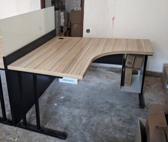 Kancelářsky stůl - 2