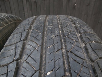Michelin latitude tour hp 215/70R16 - 2