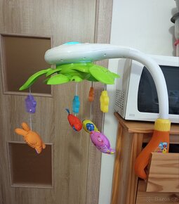Kolotoč nad postýlku Fisher Price - 2
