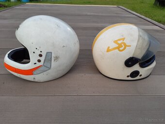 Retro helmy - 2