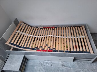 Studentská postel s roštem a matrací - 2