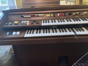 Yamaha a Everett Hammond - 2