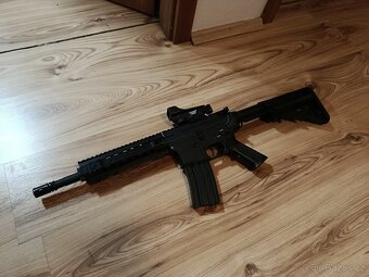 Polofunkční airsoft M4 - ideální na opravu - 2
