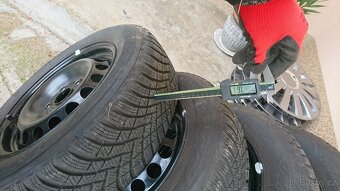 Kompletní zimní kola 15" Octavia 3,2.. Pneu cca 7,5mm + pok - 2