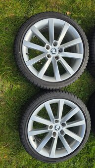 Zimní sada Alu Škoda Octavia III Alaris 5x112 225/40R18 - 2