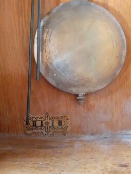 Dvoje  starožitné  nástěnné  kyvadlové  hodiny - 2