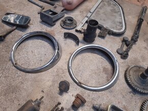 VW Brouk 1303-zbylé díly - 2