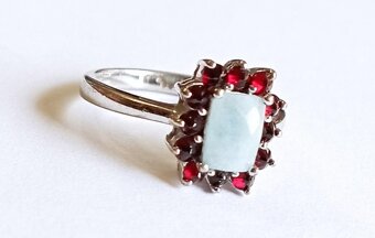 Nádherný stříbrný prsten s granáty. - 2