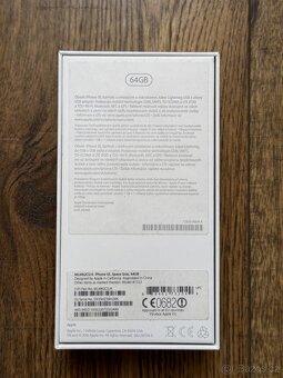 iPhone SE 64 GB + prislusenstvi - 2