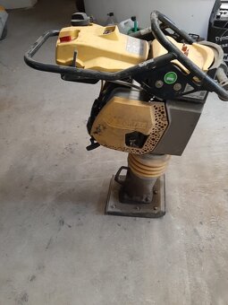 BOMAG vibrační pěch BT 65 - 2