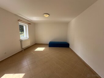 Pronájem bytu 1+kk - 31 m2 , Chvalkovice na Hané . - 2