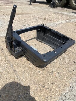 Podstavec sedadla řidiče VW T5/6 - 2