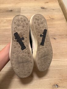 Nošené černé slipon boty - 2