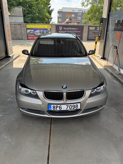 BMW 320i - 2