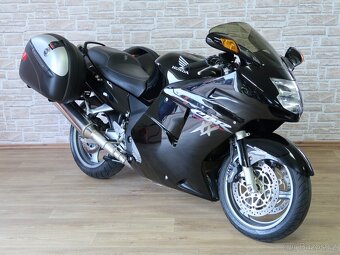 Honda CBR1100XX Super Blackbird 1.majitel, 39000km - 2