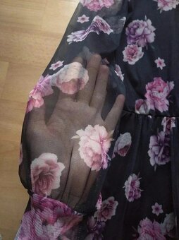 Společenské květinové šaty s dlouhým průsvitným rukávem MOHI - 2