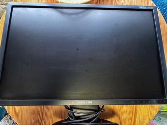 24" obrovský Samsung SyncMaster 2443NW - 2