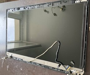 Displej, panty, kamera pro notebook Toshiba L50-A-19N - 2