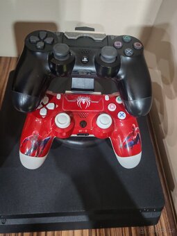 Herní konzole PS4 800GB - 2