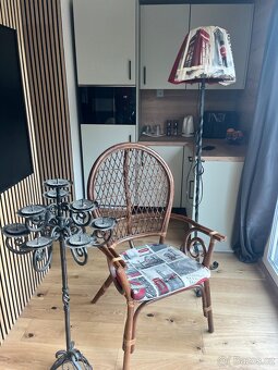 Ratan.křeslo-kov.lampa-kov.svícen - 2