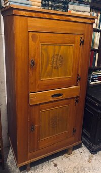 Dřevěná skříň masiv - venkovský styl - 2