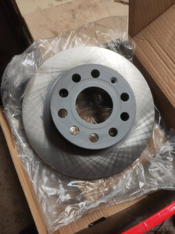 prodám zadní kotouče - 2