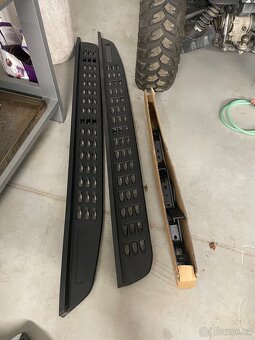 Našlapy + předni ramečky světel - 2